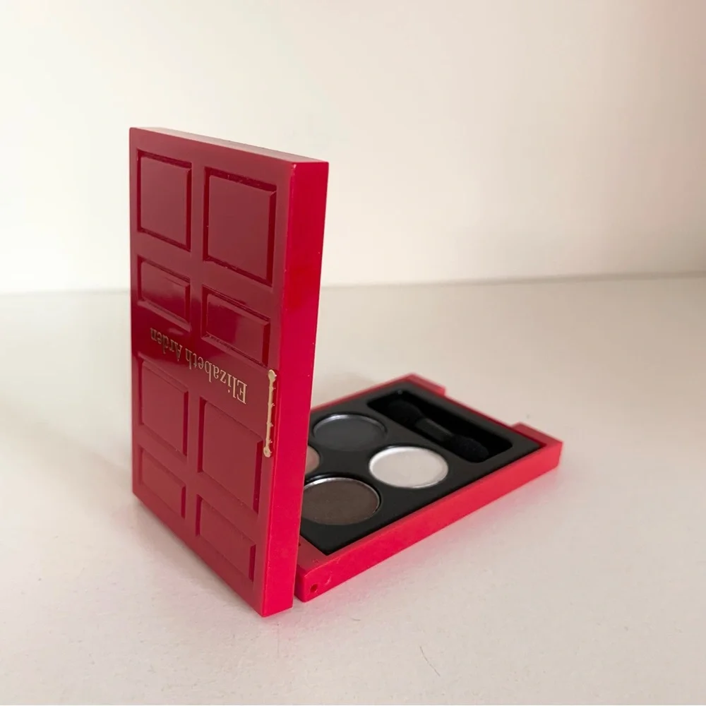 NWOT Elizabeth Arden red door eyeshadow palette special edition